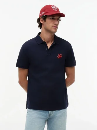 Polo em piqué com monograma em letra cursiva, corte regular