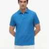 Polo em piqué com monograma em letra cursiva, corte regular Polo em piqué com monograma em letra cursiva, corte regular