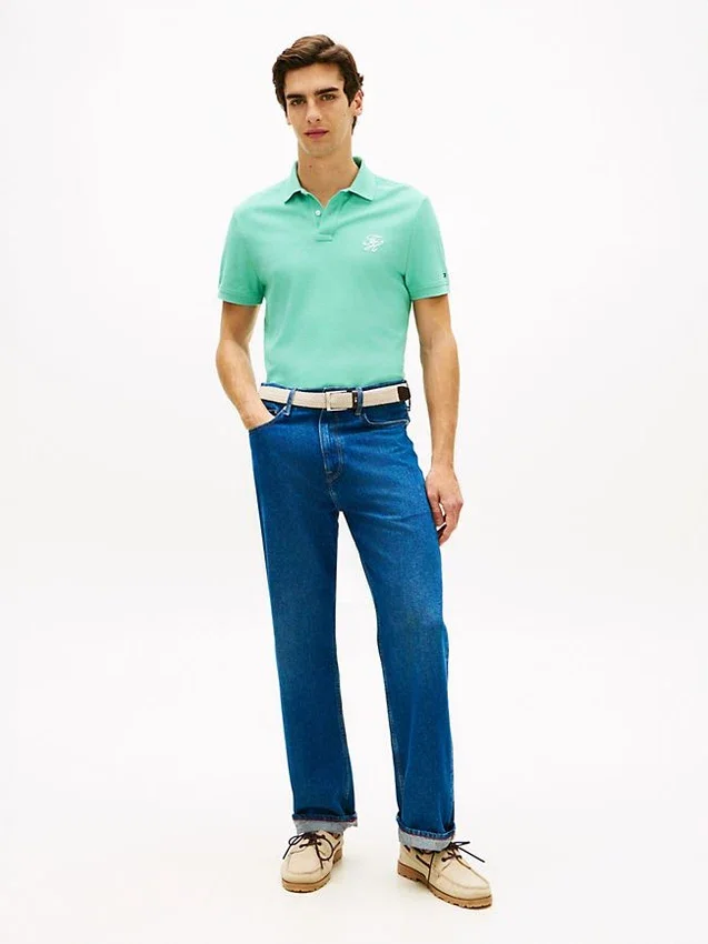 Polo em piqué com monograma em letra cursiva, corte regular Polo em piqué com monograma em letra cursiva, corte regular