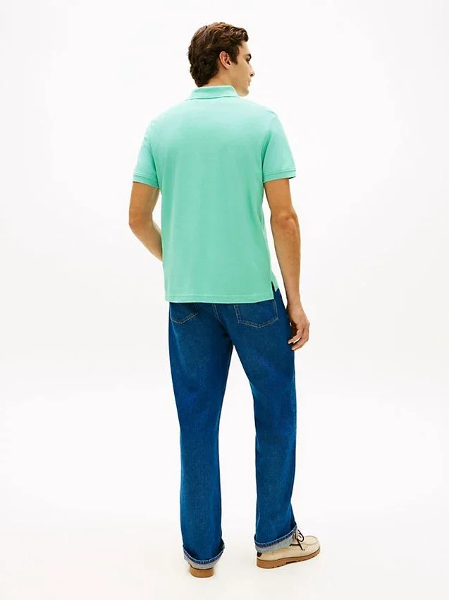 Polo em piqué com monograma em letra cursiva, corte regular Polo em piqué com monograma em letra cursiva, corte regular
