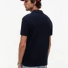 Polo em piqué com monograma em letra cursiva, corte regular Polo em piqué com monograma em letra cursiva, corte regular