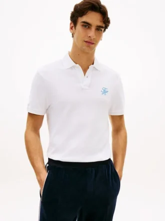 Polo em piqué com monograma em letra cursiva e corte regular