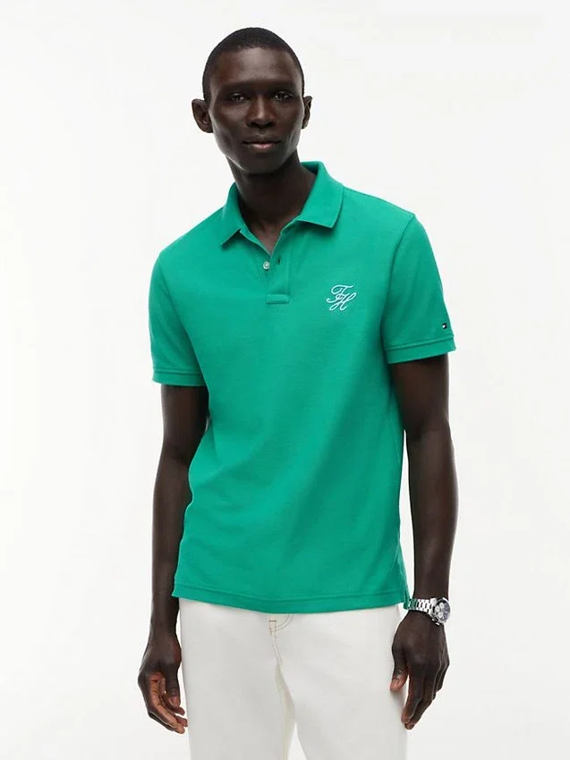 Polo em piqué com monograma em letra cursiva e corte regular Polo em piqué com monograma em letra cursiva e corte regular