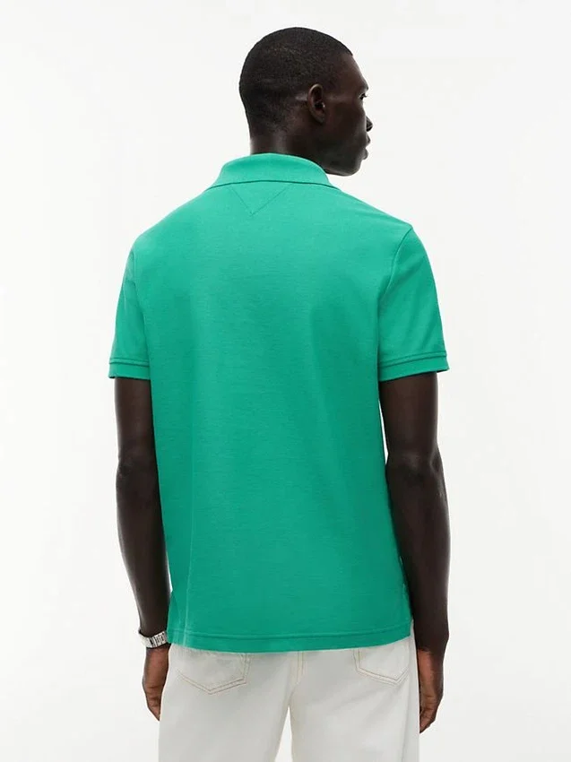 Polo em piqué com monograma em letra cursiva e corte regular Polo em piqué com monograma em letra cursiva e corte regular