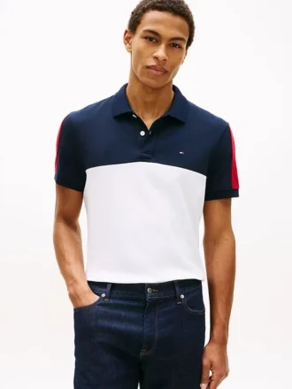 Polo em piqué com riscas em blocos de cor e corte regular