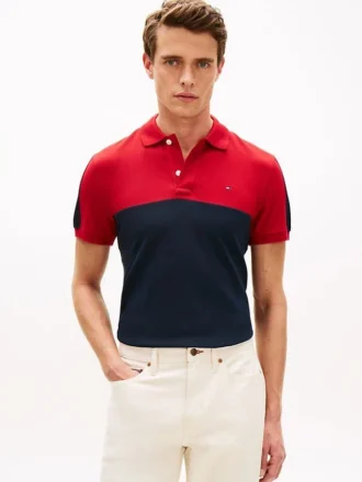 Polo em piqué com riscas em blocos de cor e corte regular