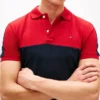 Polo em piqué com riscas em blocos de cor e corte regular Polo em piqué com riscas em blocos de cor e corte regular