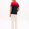 Polo em piqué com riscas em blocos de cor e corte regular Polo em piqué com riscas em blocos de cor e corte regular