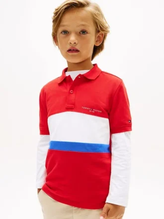 Polo infantil com blocos de cor