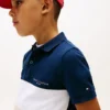 Polo infantil com blocos de cor Polo infantil com blocos de cor