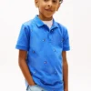 Polo infantil com estampado de bandeiras Polo infantil com estampado de bandeiras