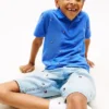Polo infantil com estampado de bandeiras Polo infantil com estampado de bandeiras