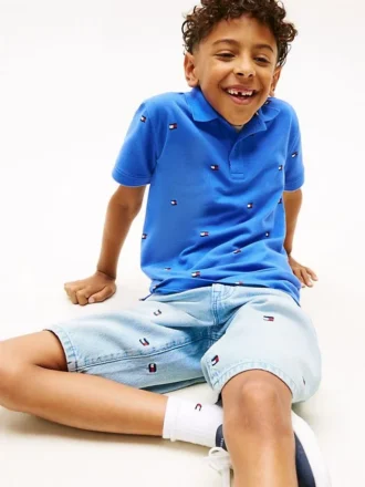Polo infantil com estampado de bandeiras