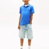 Polo infantil com estampado de bandeiras Polo infantil com estampado de bandeiras