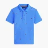 Polo infantil com estampado de bandeiras Polo infantil com estampado de bandeiras