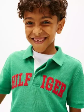 Polo infantil Hilfiger com grafismo