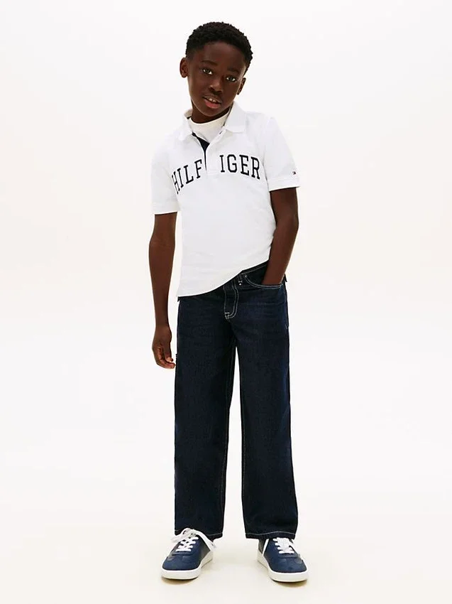 Polo infantil Hilfiger com grafismo Polo infantil Hilfiger com grafismo