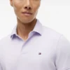 Polo Tommy com corte regular e elástico Polo Tommy com corte regular e elástico