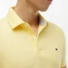 Polo Tommy com corte regular e elástico Polo Tommy com corte regular e elástico