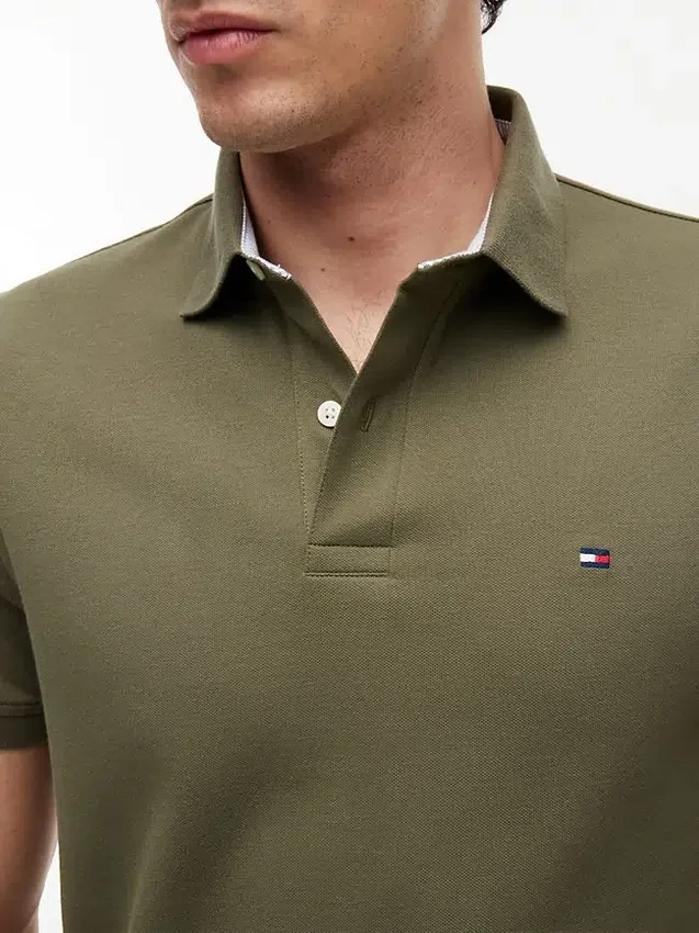 Polo Tommy com corte regular e elástico Polo Tommy com corte regular e elástico