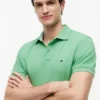 Polo Tommy com corte regular e elástico Polo Tommy com corte regular e elástico