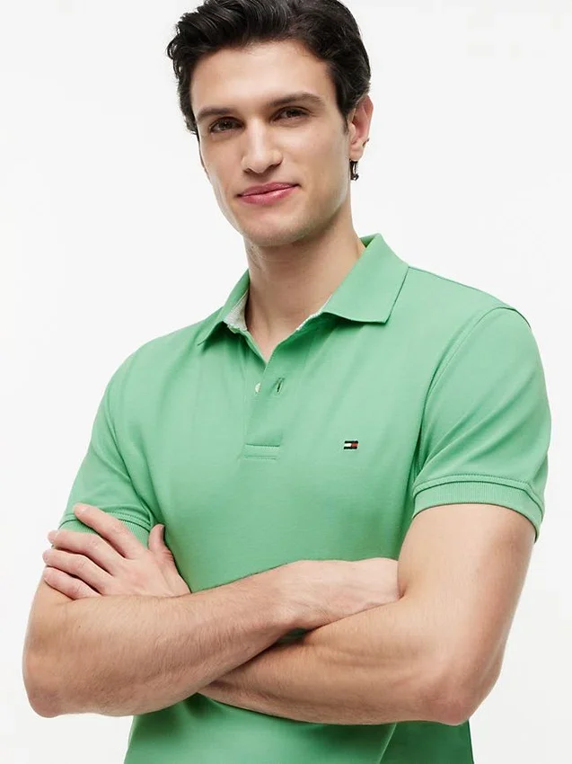 Polo Tommy com corte regular e elástico Polo Tommy com corte regular e elástico