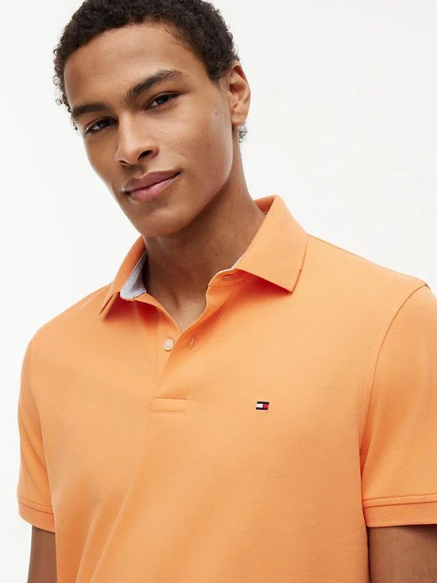 Polo Tommy com corte regular e elástico Polo Tommy com corte regular e elástico