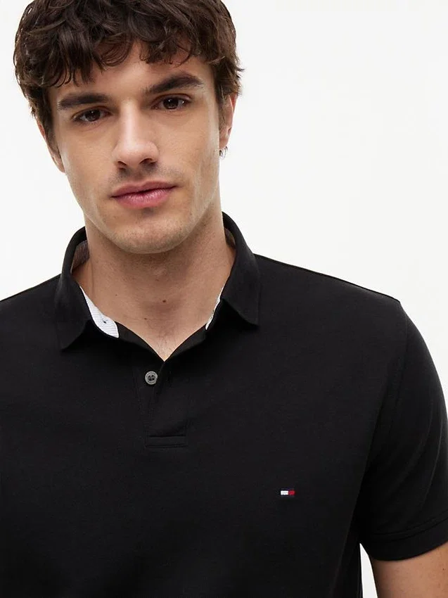 Polo Tommy com corte regular e elástico Polo Tommy com corte regular e elástico
