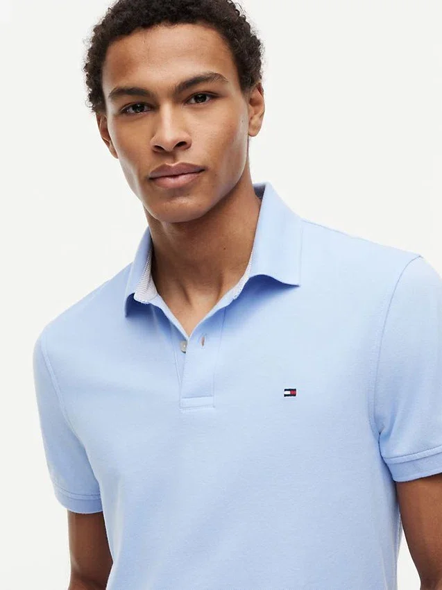 Polo Tommy com corte regular e elástico Polo Tommy com corte regular e elástico