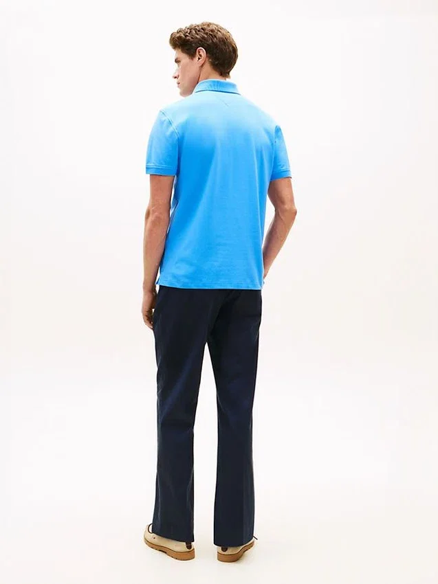 Polo Tommy com corte regular e elástico Polo Tommy com corte regular e elástico