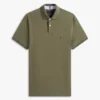Polo Tommy com corte regular e elástico Polo Tommy com corte regular e elástico
