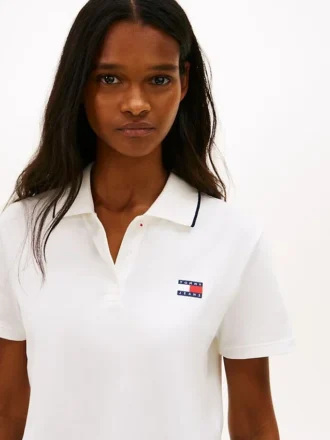 Polo Tommy Jeans de corte curto e largo