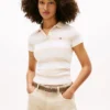 Polo Tommy Jeans de malha canelada com corte justo Polo Tommy Jeans de malha canelada com corte justo