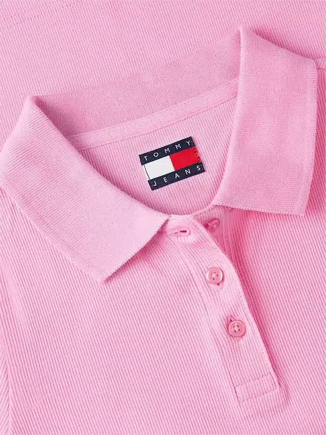 Polo Tommy Jeans de malha canelada com corte justo Polo Tommy Jeans de malha canelada com corte justo
