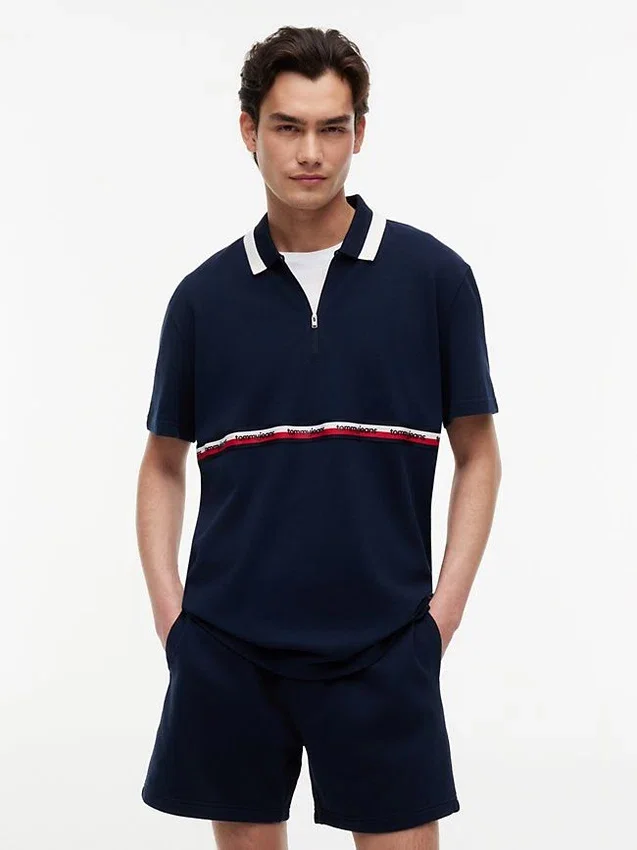 Polo Tommy Jeans Relaxed com fecho de correr de um quarto Polo Tommy Jeans Relaxed com fecho de correr de um quarto