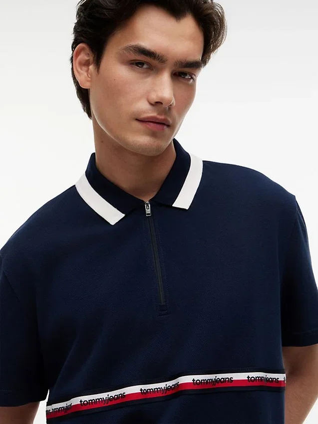 Polo Tommy Jeans Relaxed com fecho de correr de um quarto Polo Tommy Jeans Relaxed com fecho de correr de um quarto