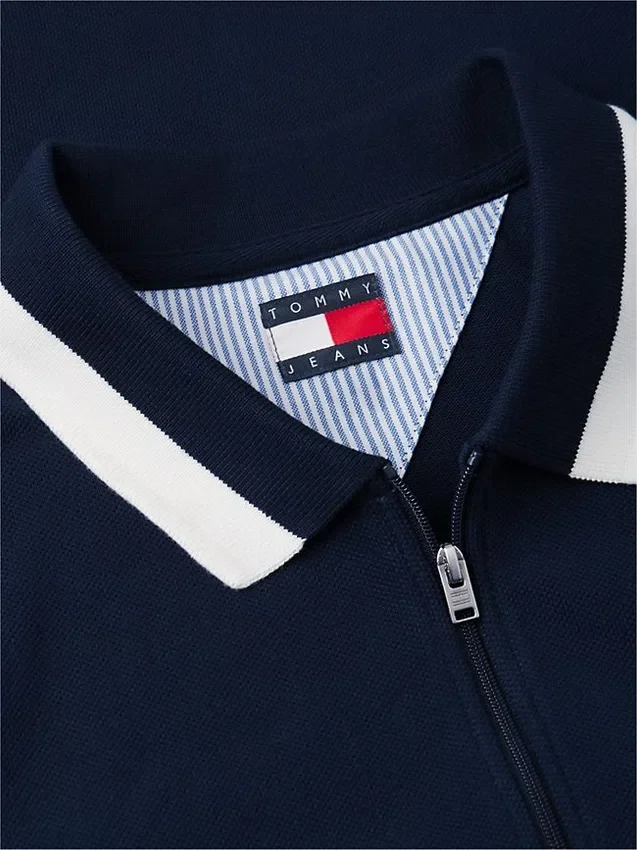 Polo Tommy Jeans Relaxed com fecho de correr de um quarto Polo Tommy Jeans Relaxed com fecho de correr de um quarto