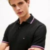 Polo Tommy Wicking de corte regular Polo Tommy Wicking de corte regular