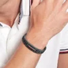 Pulseira em aço inoxidável com riscas de bandeira