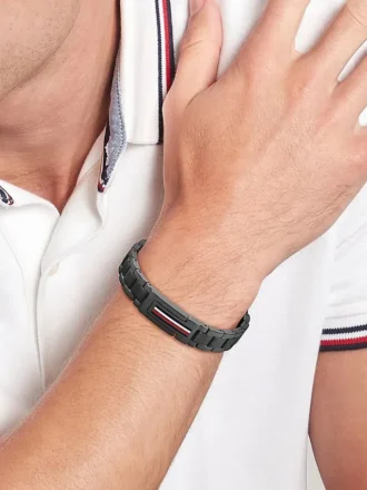 Pulseira em aço inoxidável com riscas de bandeira