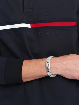 Pulseira em aço inoxidável com riscas de bandeira