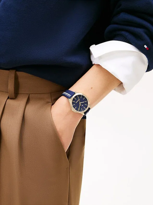 Relógio com bracelete de 34 mm com riscas exclusivas Relógio com bracelete de 34 mm com riscas exclusivas