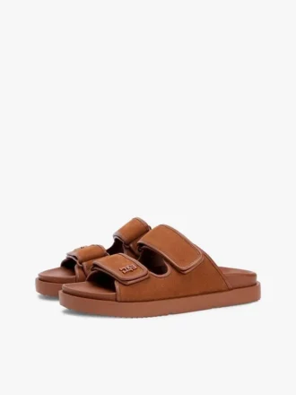 Sandália deslizante de couro nubuck com duas tiras Sandália deslizante de couro nubuck com duas tiras