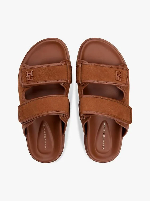 Sandália deslizante de couro nubuck com duas tiras Sandália deslizante de couro nubuck com duas tiras