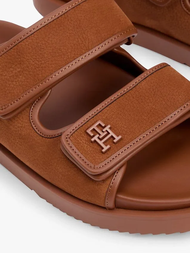 Sandália deslizante de couro nubuck com duas tiras Sandália deslizante de couro nubuck com duas tiras