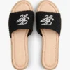 Sandália Espadrilha com Monograma em Letra Cursiva Sandália Espadrilha com Monograma em Letra Cursiva