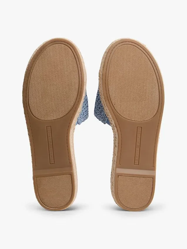 Sandália Espadrilha com Monograma em Letra Cursiva Sandália Espadrilha com Monograma em Letra Cursiva