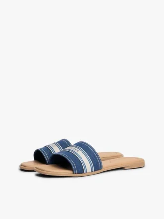 Sandália tipo chinelo em ganga com logótipo em tecido