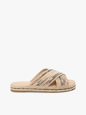 Sandália tipo espadrilha de ráfia