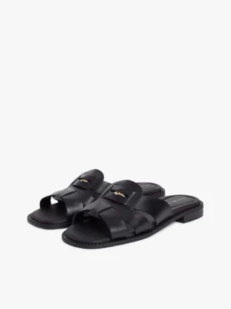 Sandália tipo mocassim em pele